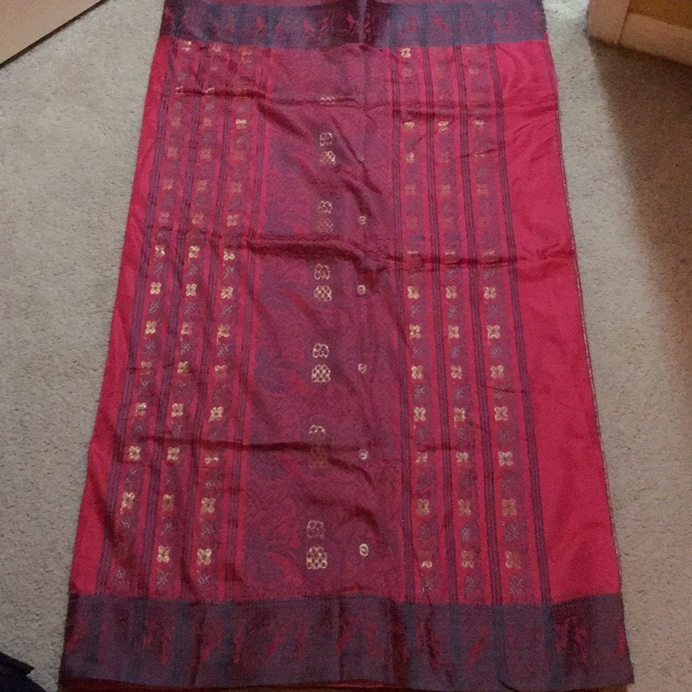 Pink silk saree with no blouse.